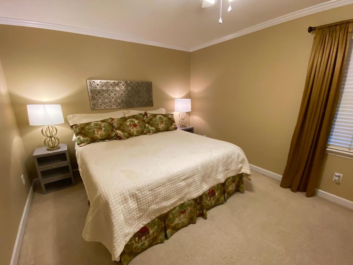 Trendy 2Bed 2 Bath Villa In The Village With King Bed Raleigh Dış mekan fotoğraf