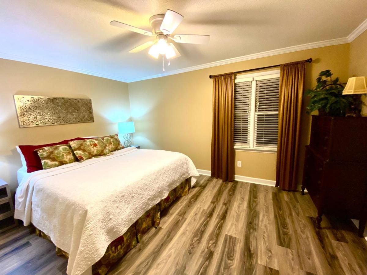 Trendy 2Bed 2 Bath Villa In The Village With King Bed Raleigh Dış mekan fotoğraf